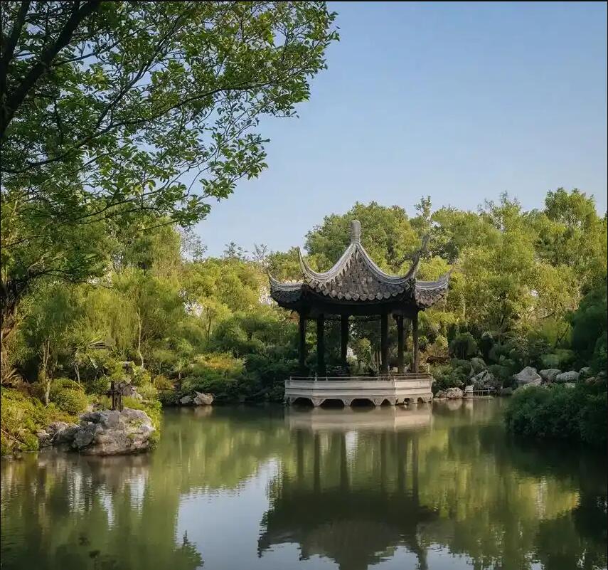 双鸭山笔趣餐饮有限公司